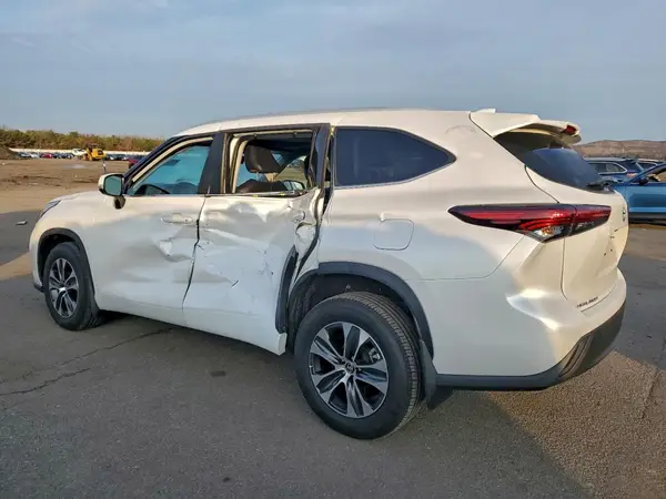 5TDKDRBH3RS546483 2024 TOYOTA HIGHLANDER - Image 2