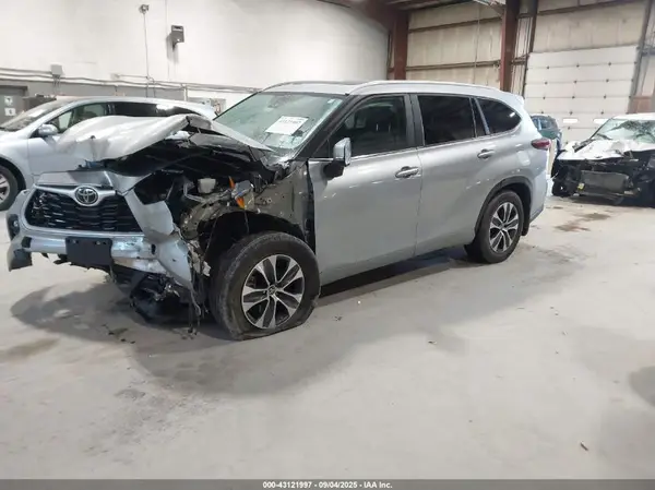 5TDKDRBH3RS547486 2024 TOYOTA HIGHLANDER - Image 2