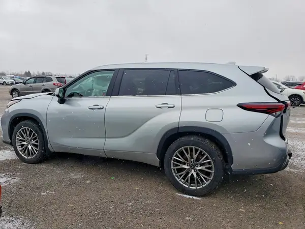 5TDKDRBH3RS556429 2024 TOYOTA HIGHLANDER - Image 2