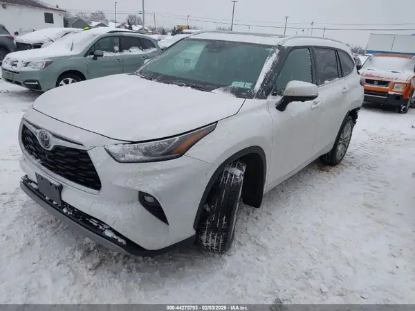 5TDKDRBH3RS559413 2024 TOYOTA HIGHLANDER - Image 2