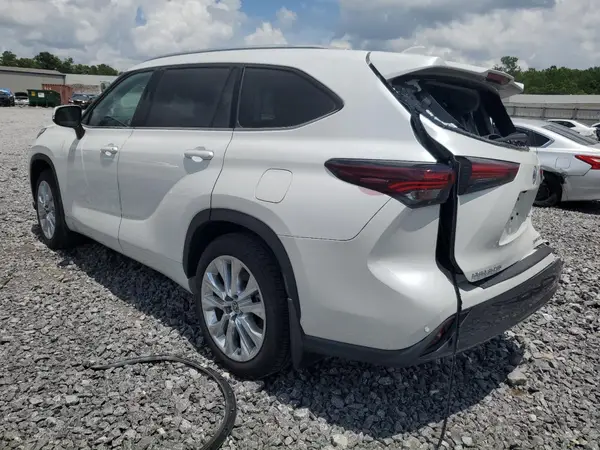 5TDKDRBH3RS560383 2024 TOYOTA HIGHLANDER - Image 2