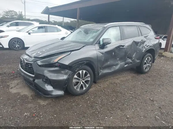 5TDKDRBH3RS564255 2024 TOYOTA HIGHLANDER - Image 2