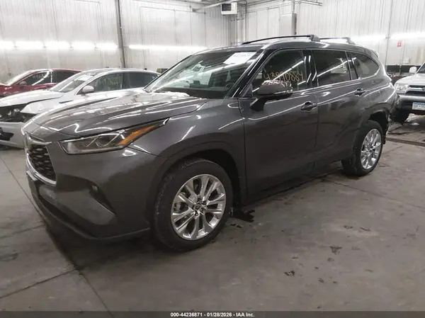5TDKDRBH3RS567253 2024 TOYOTA HIGHLANDER - Image 2
