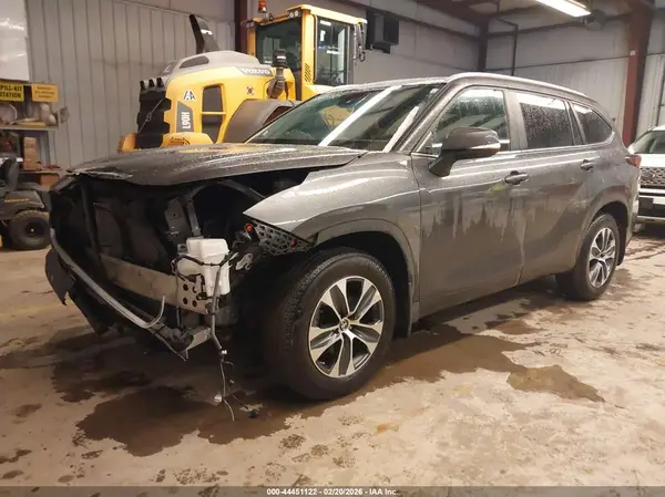 5TDKDRBH3RS569150 2024 TOYOTA HIGHLANDER - Image 2