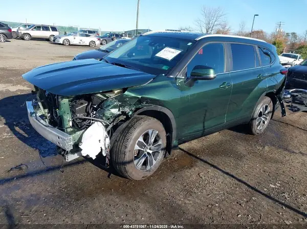 5TDKDRBH3SS582986 2025 TOYOTA HIGHLANDER - Image 2