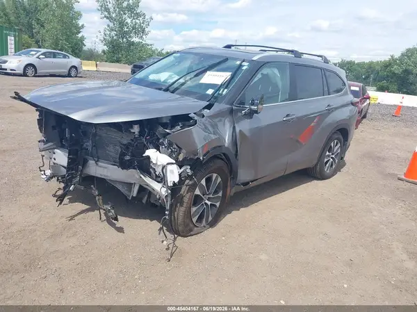 5TDKDRBH3TS595612 2026 TOYOTA HIGHLANDER - Image 2