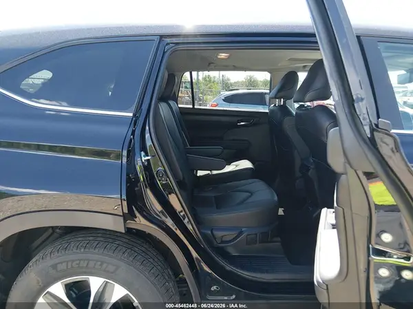 5TDKDRBH3TS604504 2026 TOYOTA HIGHLANDER - Image 8