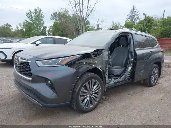 5TDKDRBH4PS000921 2023 TOYOTA HIGHLANDER - Image 2