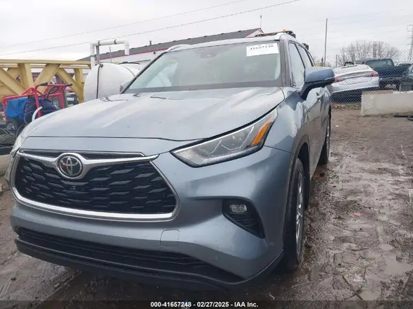 5TDKDRBH4PS003270 2023 TOYOTA HIGHLANDER - Image 2