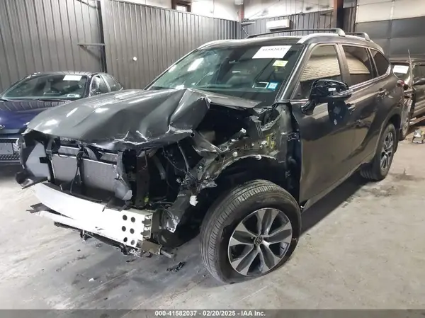 5TDKDRBH4PS009022 2023 TOYOTA HIGHLANDER - Image 2