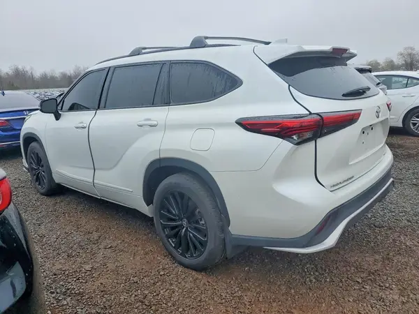 5TDKDRBH4PS019260 2023 TOYOTA HIGHLANDER - Image 2