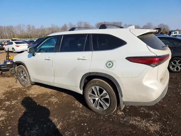 5TDKDRBH4PS023924 2023 TOYOTA HIGHLANDER - Image 2