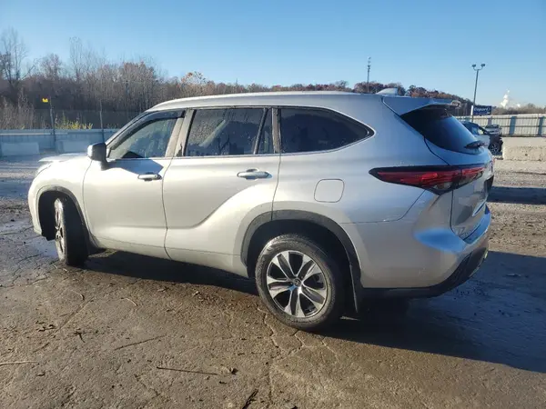 5TDKDRBH4PS026144 2023 TOYOTA HIGHLANDER - Image 2