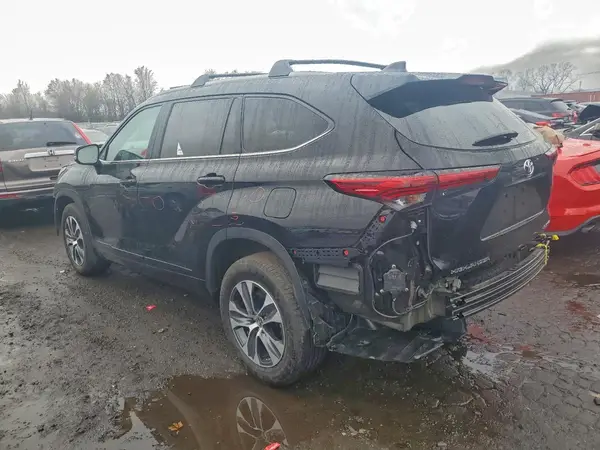 5TDKDRBH4PS029058 2023 TOYOTA HIGHLANDER - Image 2