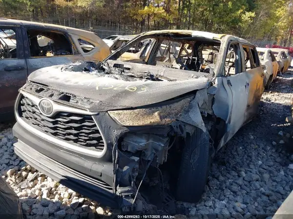 5TDKDRBH4PS037371 2023 TOYOTA HIGHLANDER - Image 2