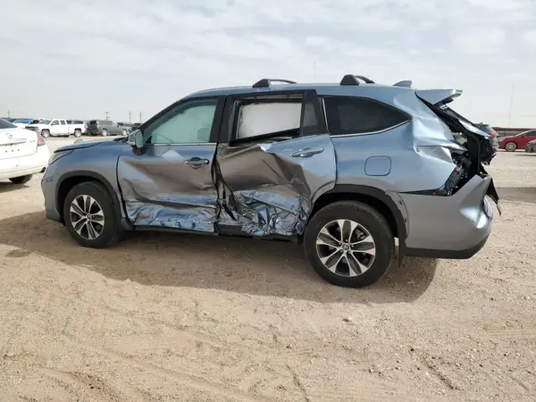 5TDKDRBH4PS038178 2023 TOYOTA HIGHLANDER - Image 2