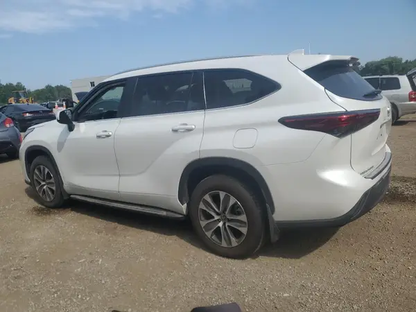 5TDKDRBH4PS046751 2023 TOYOTA HIGHLANDER - Image 2