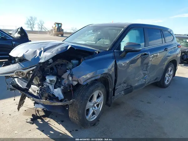 5TDKDRBH4PS047558 2023 TOYOTA HIGHLANDER - Image 2