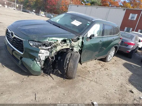 5TDKDRBH4PS501727 2023 TOYOTA HIGHLANDER - Image 2