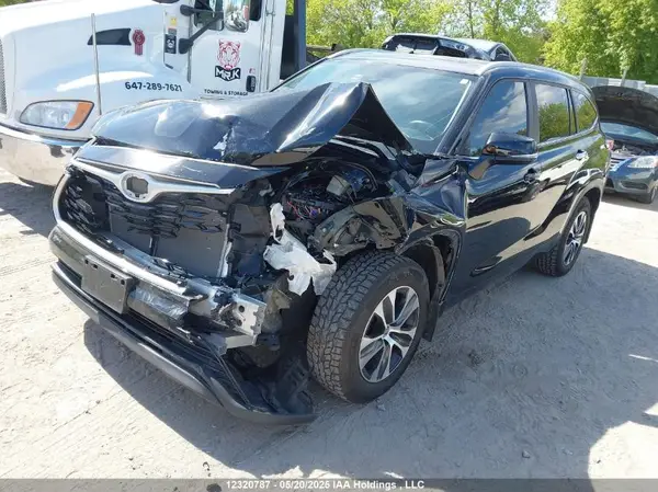 5TDKDRBH4PS501856 2023 TOYOTA HIGHLANDER - Image 2