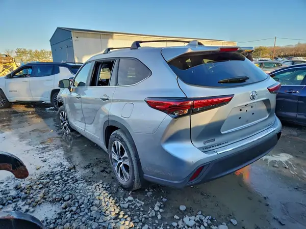 5TDKDRBH4PS502375 2023 TOYOTA HIGHLANDER - Image 2