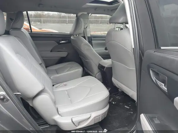 5TDKDRBH4PS504031 2023 TOYOTA HIGHLANDER - Image 8