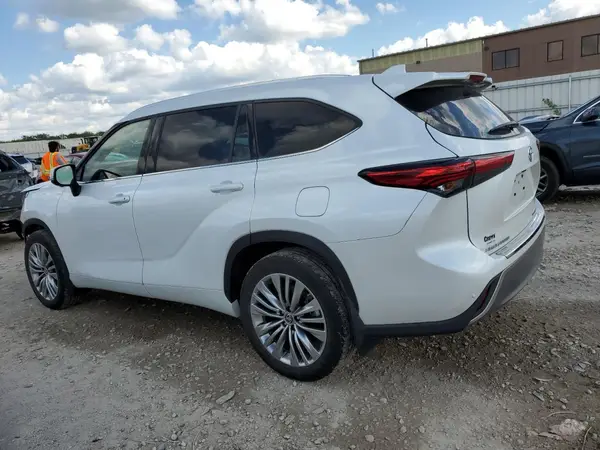 5TDKDRBH4PS510752 2023 TOYOTA HIGHLANDER - Image 2