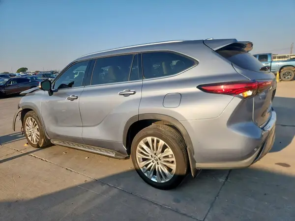 5TDKDRBH4PS511190 2023 TOYOTA HIGHLANDER - Image 2