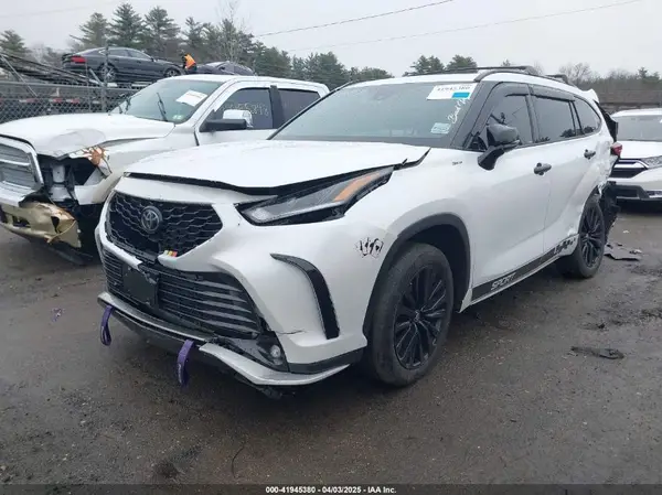 5TDKDRBH4PS513554 2023 TOYOTA HIGHLANDER - Image 2
