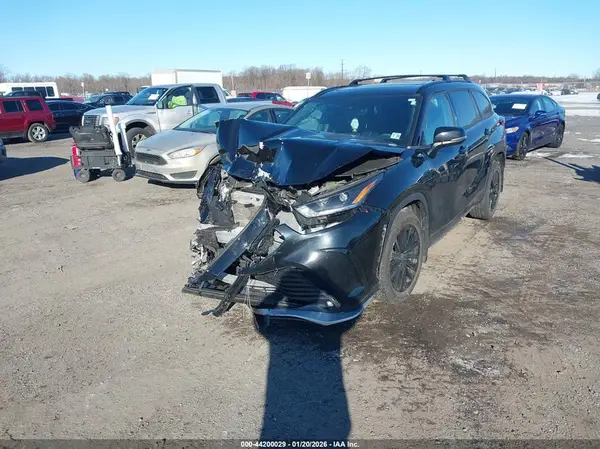 5TDKDRBH4PS514087 2023 TOYOTA HIGHLANDER - Image 2