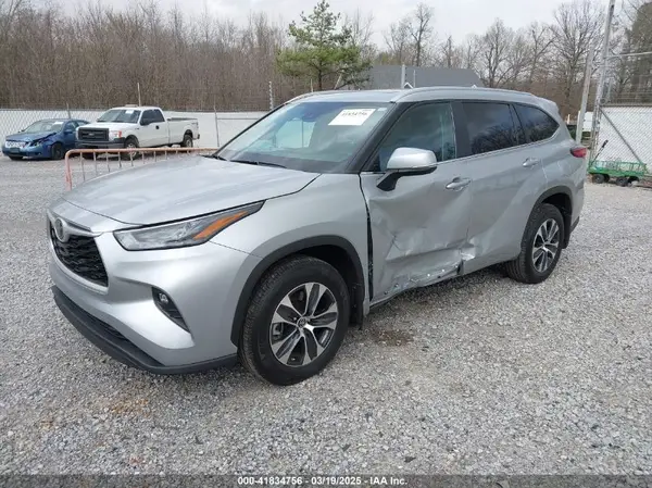 5TDKDRBH4PS516082 2023 TOYOTA HIGHLANDER - Image 2