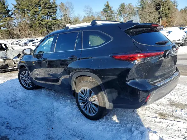5TDKDRBH4PS518771 2023 TOYOTA HIGHLANDER - Image 2