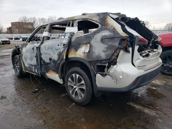 5TDKDRBH4PS522108 2023 TOYOTA HIGHLANDER - Image 2
