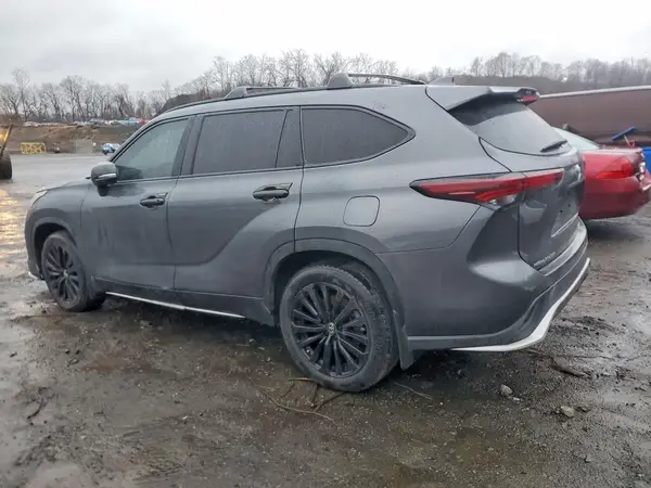 5TDKDRBH4RS529448 2024 TOYOTA HIGHLANDER - Image 2