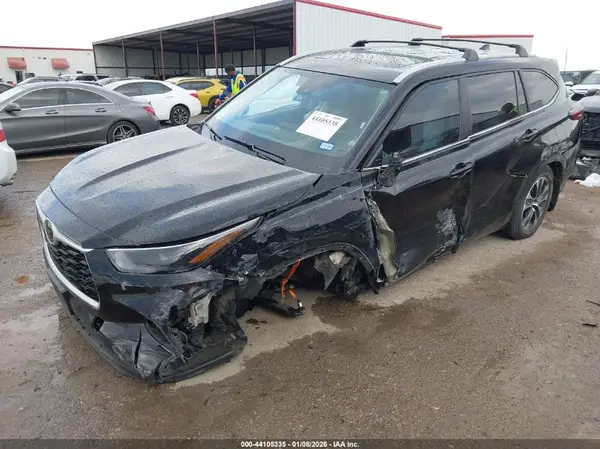 5TDKDRBH4RS529675 2024 TOYOTA HIGHLANDER - Image 2