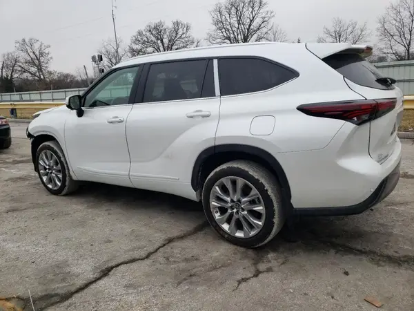 5TDKDRBH4RS537386 2024 TOYOTA HIGHLANDER - Image 2