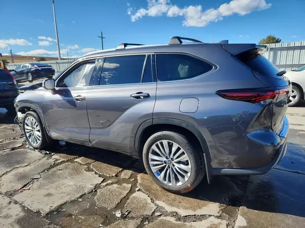 5TDKDRBH4RS538635 2024 TOYOTA HIGHLANDER - Image 2