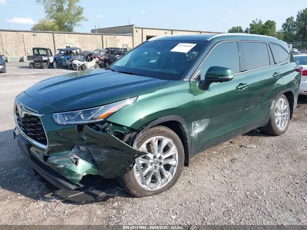 5TDKDRBH4RS552504 2024 TOYOTA HIGHLANDER - Image 2