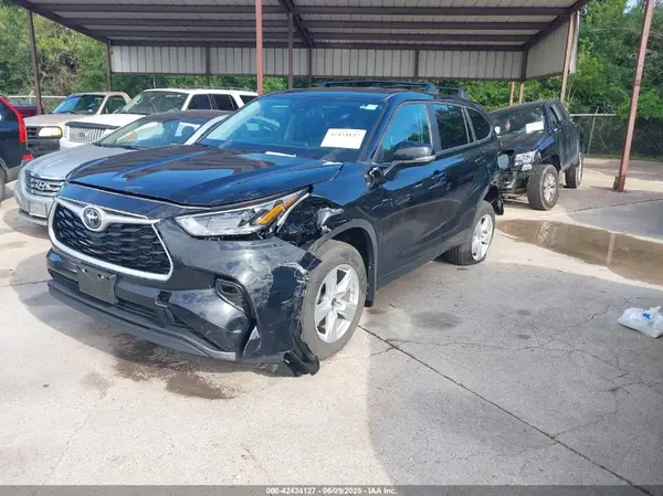 5TDKDRBH4RS560084 2024 TOYOTA HIGHLANDER - Image 2