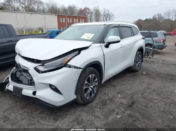 5TDKDRBH4RS563504 2024 TOYOTA HIGHLANDER - Image 2