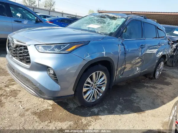 5TDKDRBH4RS574258 2024 TOYOTA HIGHLANDER - Image 2