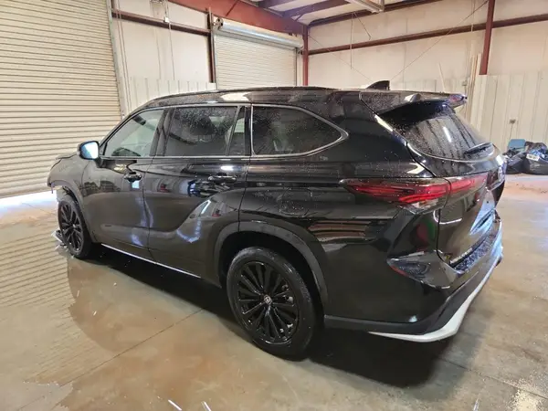 5TDKDRBH4SS575996 2020 TOYOTA HIGHLANDER - Image 2
