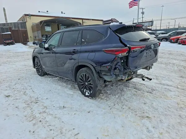 5TDKDRBH4SS576453 2025 TOYOTA HIGHLANDER - Image 2