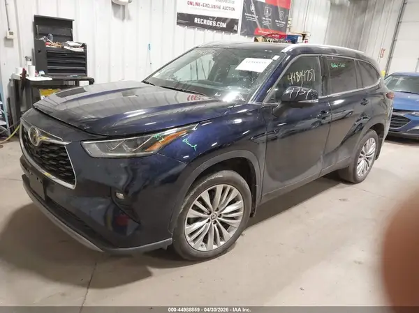 5TDKDRBH4SS578266 2025 TOYOTA HIGHLANDER - Image 2
