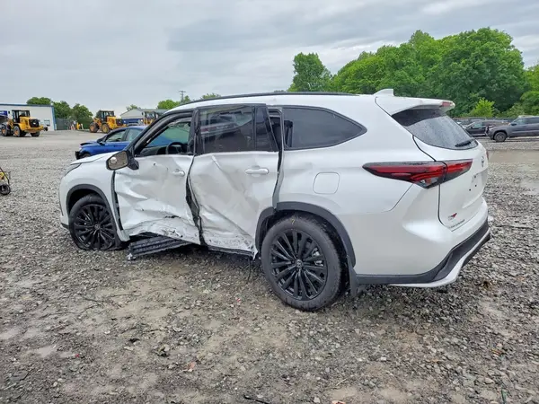 5TDKDRBH4SS584486 2025 TOYOTA HIGHLANDER - Image 2