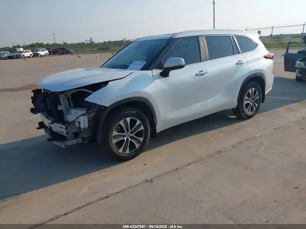 5TDKDRBH5PS006405 2023 TOYOTA HIGHLANDER - Image 2