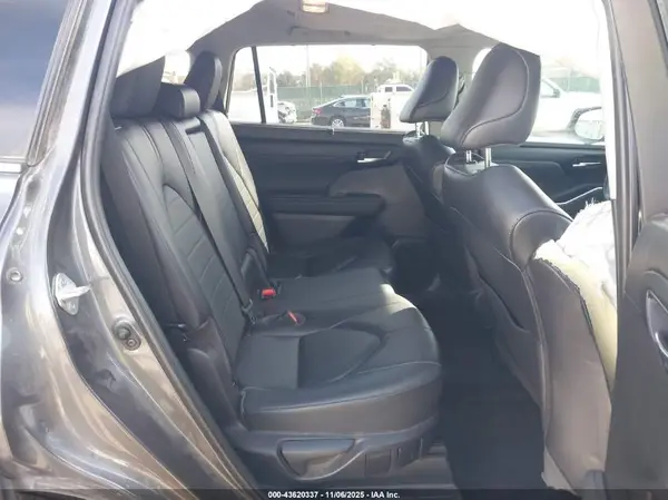5TDKDRBH5PS011748 2023 TOYOTA HIGHLANDER - Image 8