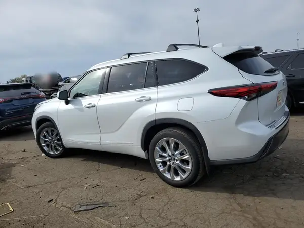 5TDKDRBH5PS011796 2023 TOYOTA HIGHLANDER - Image 2