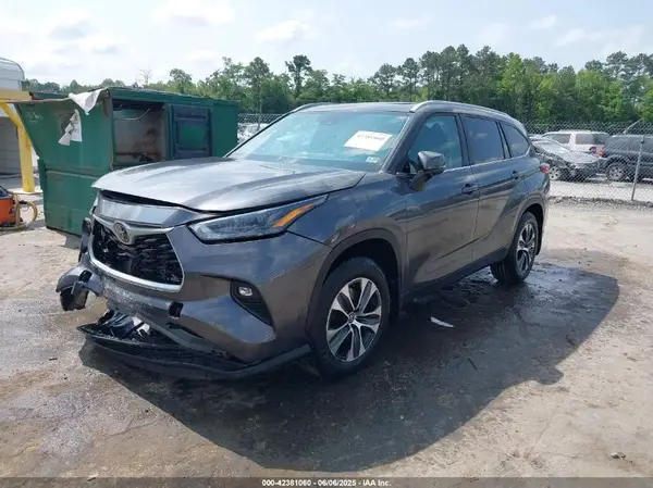 5TDKDRBH5PS013127 2023 TOYOTA HIGHLANDER - Image 2