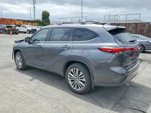 5TDKDRBH5PS015184 2023 TOYOTA HIGHLANDER - Image 2
